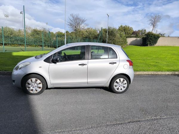 Toyota Yaris Hatchback, Petrol, 2010, Silver