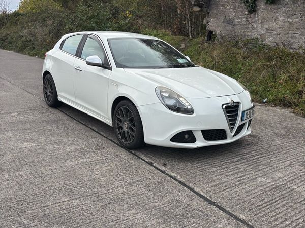 Alfa Romeo Giulietta Hatchback, Petrol, 2012, White