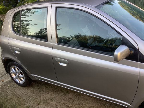 Toyota Yaris Hatchback, Petrol, 2005, Silver