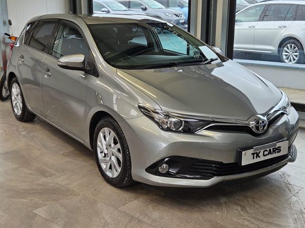 Toyota Auris Hatchback, Diesel, 2016, Grey