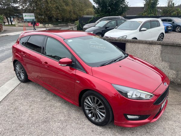 Ford Focus Hatchback, Petrol, 2018, Red