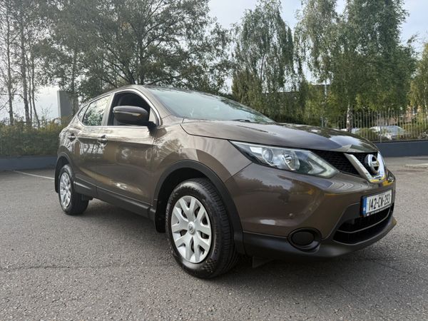 Nissan Qashqai Hatchback, Diesel, 2014, Brown