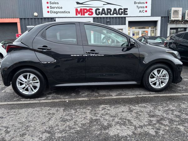 Toyota Yaris Hatchback, Petrol Hybrid, 2022, Black