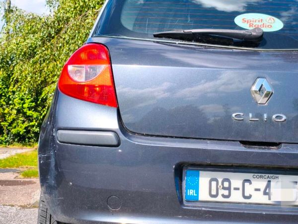 Renault Clio Hatchback, Petrol, 2009, Grey