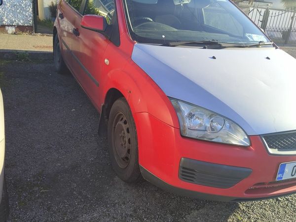 Ford Focus Hatchback, Petrol, 2006, Red