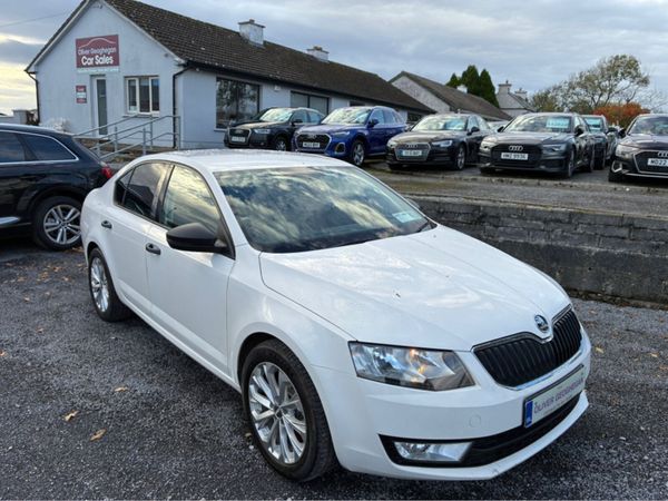 Skoda Octavia Hatchback, Diesel, 2016, White