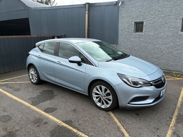Vauxhall Astra Hatchback, Diesel, 2018, Silver