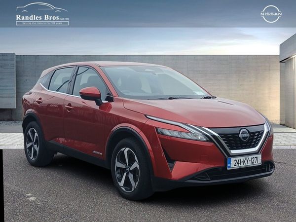 Nissan Qashqai MPV, Petrol, 2024, Red