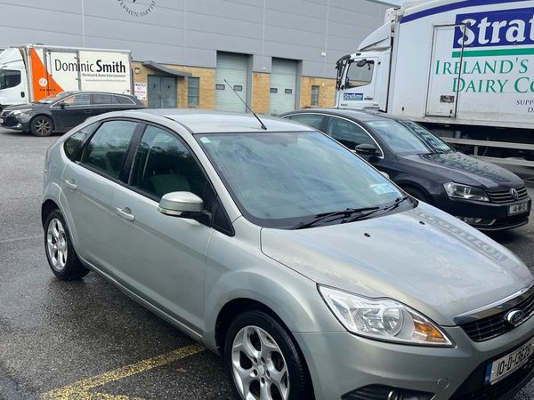 Ford Focus Hatchback, Diesel, 2010, Gold