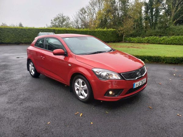 Kia Ceed MPV, Diesel, 2011, Red
