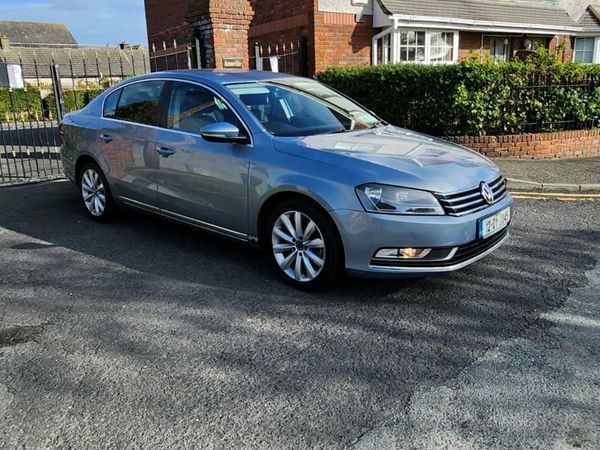 Volkswagen Passat Saloon, Diesel, 2012, Grey