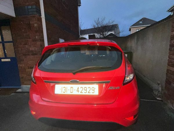 Ford Fiesta Hatchback, Petrol, 2013, Red