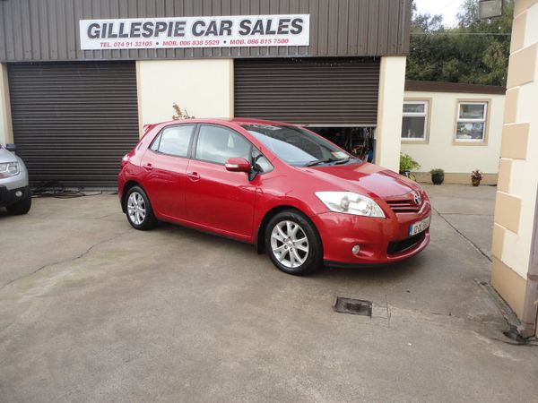 Toyota Auris Hatchback, Diesel, 2012, Red