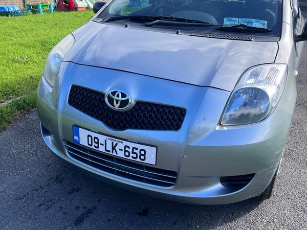 Toyota Yaris Hatchback, Petrol, 2009, Silver