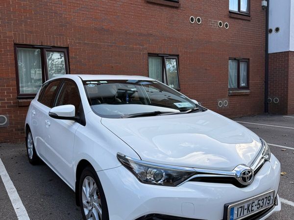 Toyota Auris Hatchback, Diesel, 2017, White