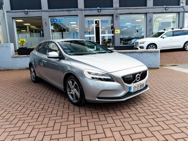 Volvo V40 Hatchback, Diesel, 2017, Silver