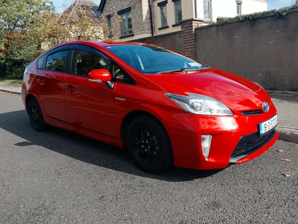 Toyota Prius Hatchback, Petrol Hybrid, 2015, Red