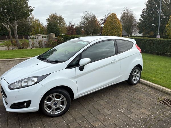 Ford Fiesta Hatchback, Diesel, 2016, White