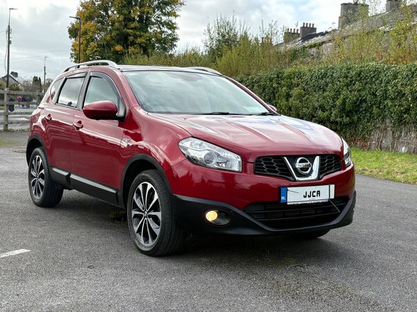 Nissan Qashqai Hatchback, Diesel, 2013, Red