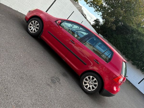 Volkswagen Golf Hatchback, Petrol, 2005, Red