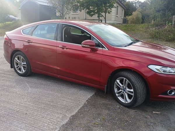 Ford Mondeo Hatchback, Diesel, 2015, Red