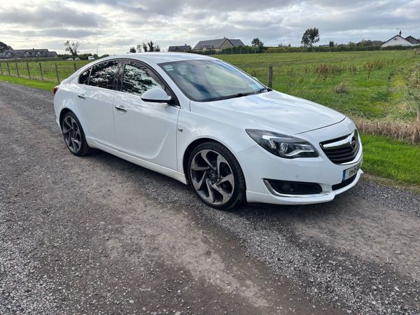 Opel Insignia Hatchback, Diesel, 2017, White