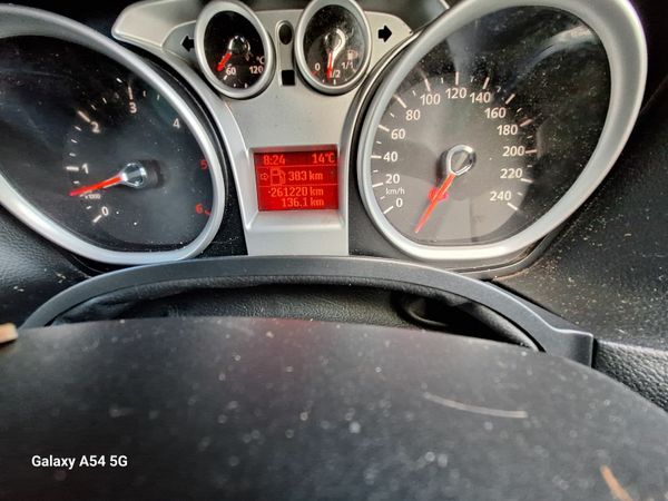 Ford Focus Hatchback, Diesel, 2010, Gold