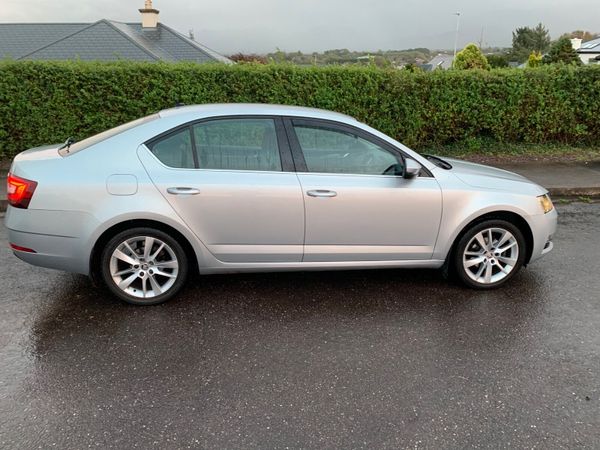 Skoda Octavia Saloon, Diesel, 2020, Grey