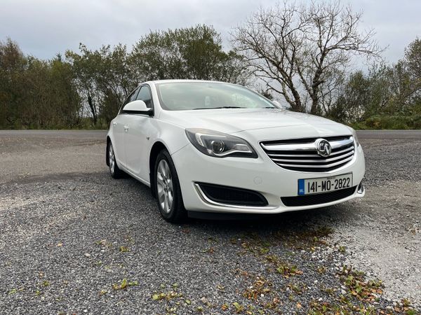 Vauxhall Insignia Hatchback, Diesel, 2014, White