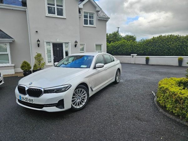 BMW 5-Series Saloon, Petrol Plug-in Hybrid, 2021, White