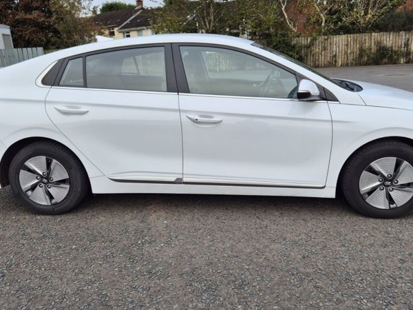 Hyundai IONIQ Hatchback, Petrol Hybrid, 2022, White
