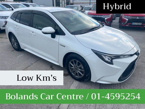 Toyota Corolla Estate, Petrol Hybrid, 2020, White