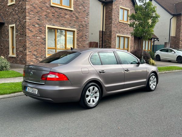 Skoda Superb Saloon, Diesel, 2013, Purple