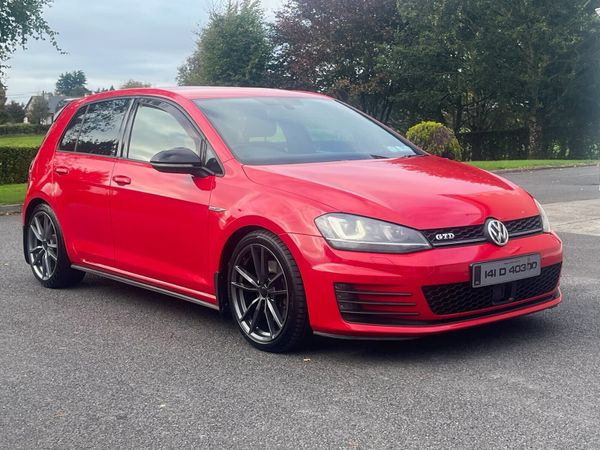 Volkswagen Golf Hatchback, Diesel, 2014, Red