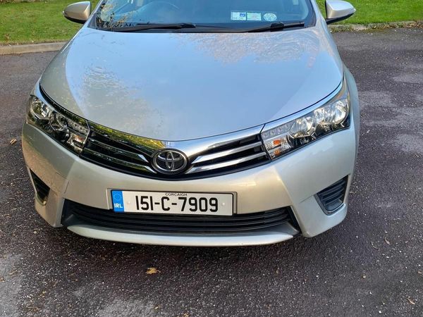 Toyota Corolla Saloon, Diesel, 2015, Silver