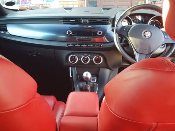 Alfa Romeo Giulietta Hatchback, Diesel, 2013, Black