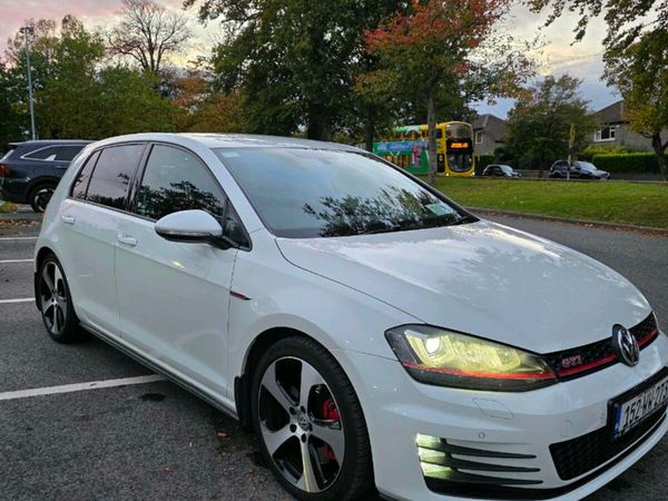 Volkswagen Golf Estate, Petrol, 2015, White