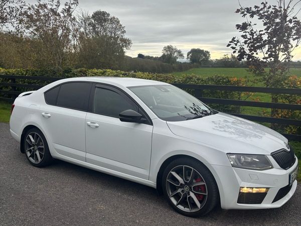 Skoda Octavia Hatchback, Diesel, 2015, White
