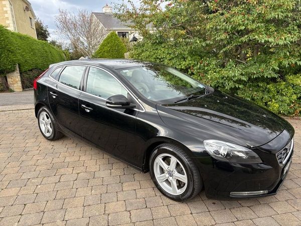 Volvo V40 Hatchback, Diesel, 2016, Black