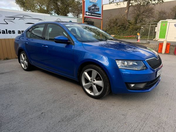 Skoda Octavia Hatchback, Petrol, 2017, Blue