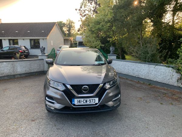 Nissan Qashqai Hatchback, Diesel, 2014, Grey