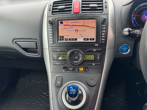 Toyota Auris Hatchback, Petrol Hybrid, 2010, White