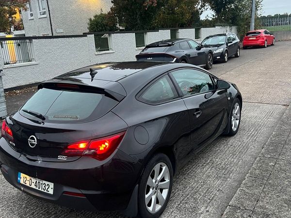 Opel Astra Hatchback, Diesel, 2012, Black