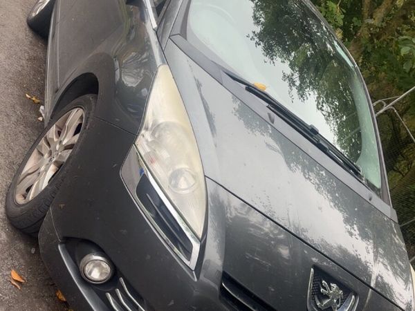 Peugeot 5008 MPV, Diesel, 2013, Grey