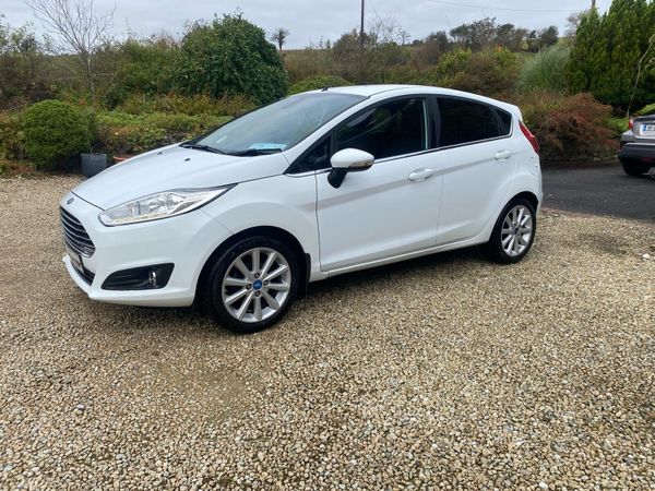 Ford Fiesta Hatchback, Diesel, 2015, White