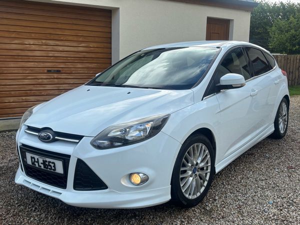 Ford Focus Hatchback, Petrol, 2012, White