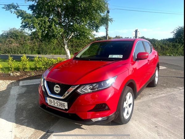 Nissan Qashqai Hatchback, Diesel, 2019, Red