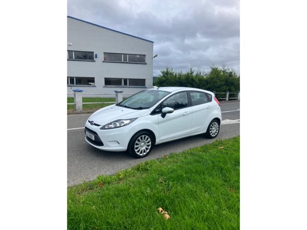 Ford Fiesta Hatchback, Petrol, 2012, White