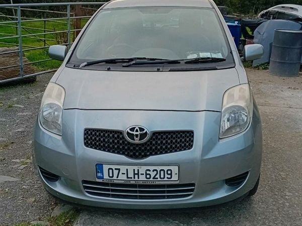 Toyota Yaris Hatchback, Petrol, 2007, Silver