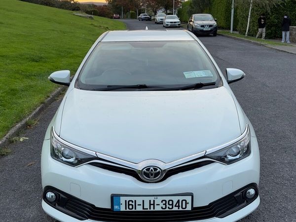 Toyota Auris Hatchback, Diesel, 2016, White